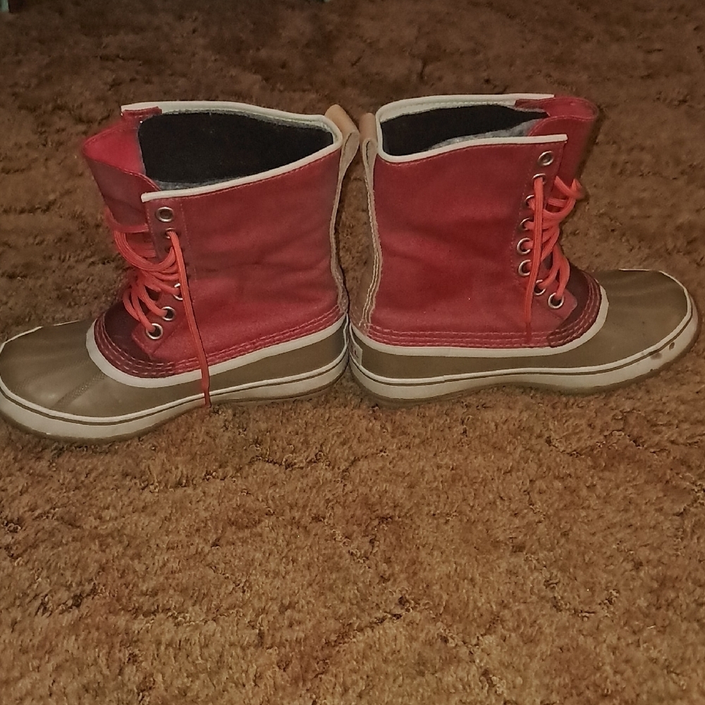 Sorel  1964 Women's Size 7 Red and Tan Winter Boots - Picture 3 of 9